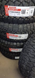 Maxxis RAZR AT-811 285/55 R22 124/121R