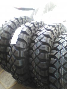 Внедорожная шина MAXXIS Creepy Crawler M-8090 255/85-16 104K